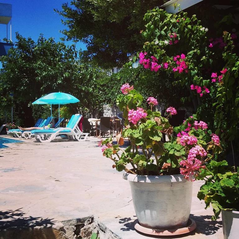 Parla Apart Hotel Çeşme Esterno foto