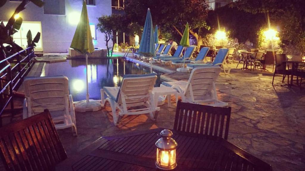 Parla Apart Hotel Çeşme Esterno foto